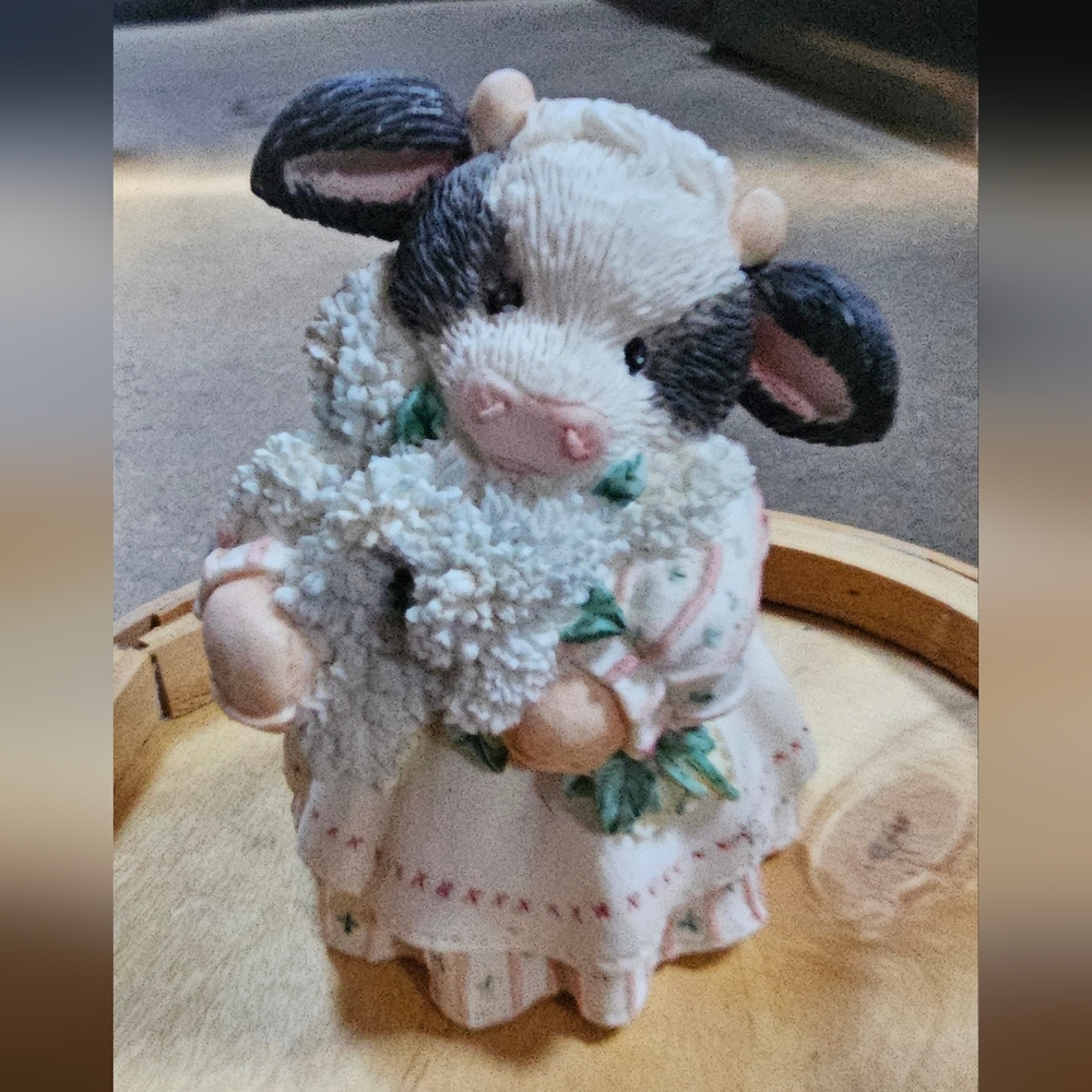 Vintage 1994 Mary's Moo Moo "The Coming Of Spring Brings Udder Joy" Figurine